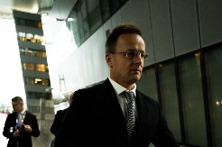 HITNO UPOZORENJE SIJARTA! ''Žele da okončaju mađarski suverenitet i pošalju nas u rat''