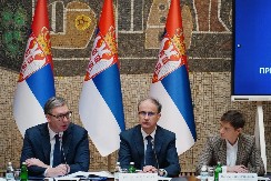 VUČIĆ OŠTAR NA SEDNICI: Ili će da rade za narod, ili neće više biti ministri!