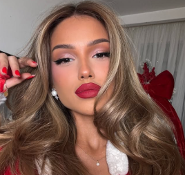 ITALIJANSKI GLUMAC ODLEPIO ZA BRESKVICOM Žene ga jure po Beogradu, a on bacio oko na našu pevačicu! (FOTO)