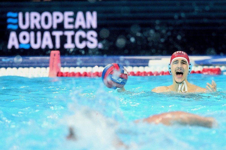 HEROJ NACIJE GLUŠAC Golman Srbije jedva dolazio do reči posle zlata