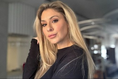 VODITELJKA "SLAGALICE" BLISTA Kristina Radenković u čistoj eleganciji na dodeli zlatnih medalja srpskim vaterpolistima! (FOTO)