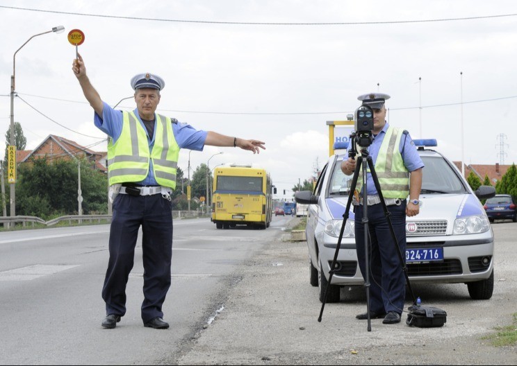 Srpski vozači strahuju od novih radara - snimaju telefon, pojas, preticanje i još sedam prekršaja,  ovo je spisak 29 lokacija