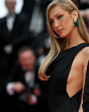 Ljudi ne skidaju pogled: Bela Hadid pokazala tange i bacila fanove u delirijum!