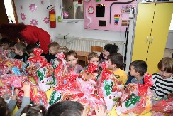 RADOST ZA NAJMLAĐE U PRILUŽJU: Uručeni paketići koje je poslao Vučić povodom Savindana