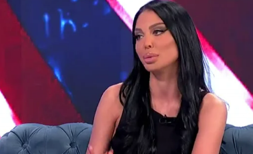 MAJA MARINKOVIĆ KAO OD MAJKE ROĐENA! Starleta se snimala bez imalo blama, pokazala čime raspolaže! (FOTO)