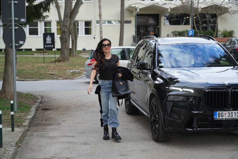 SVE OČI UPRTE U CECU RAŽNATOVIĆ! Nastao kolaps kada se ona pojavila, a ovakvu je do sada niste videli (FOTO)