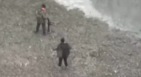 PUCNJI NA GRANICI, STIGLI PRIPADNICI KARTELA Snimljen haos na granici SAD I Meksika (VIDEO)