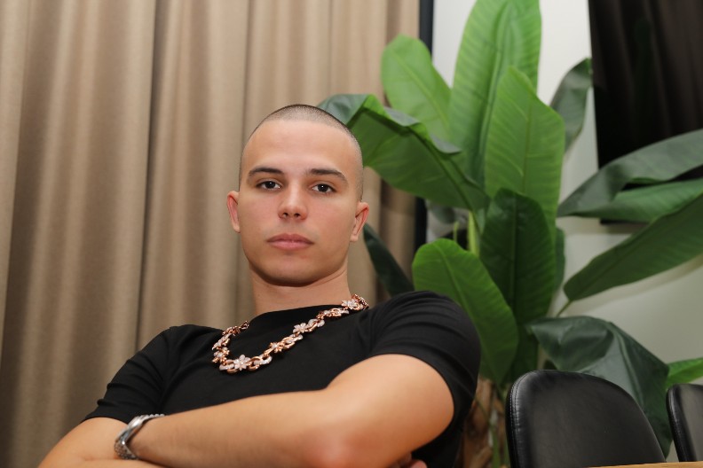 VOJAŽ SLETEO S PUTA! Automobil izvlačili iz kanala, ubrzo je stigla pomoć, evo u kakvom je on stanju (VIDEO)