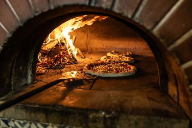 ZABORAVITE NA ITALIJANSKE PICE, MUDIĆOZA JE ZAKON! Srbi napravili picu sa belim bubrezima, evo o čemu se radi (FOTO)