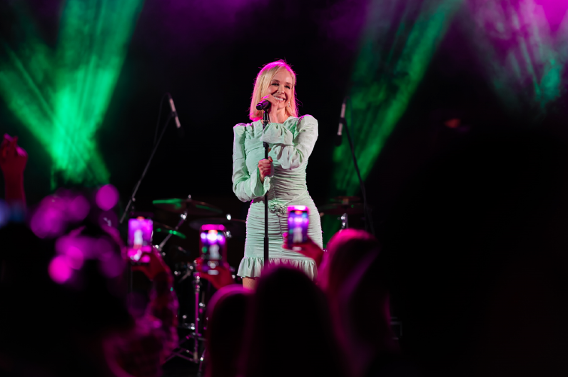 Jelena Rozga u Kotoru: Povratak u magični ambijent Hyatt Regency Kotor Bay Resort