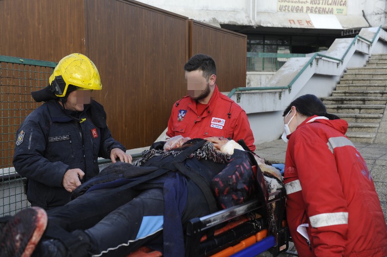 MALOLETNIK HITNO PRIMLJEN U BOLNICU SA RANOM NA GRUDIMA  Nadležnima  ispričao bizarnu priču kako je došlo do ubodne rane