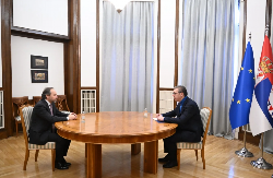 VUČIĆ SE SASTAO SA ŽIOFREOM Predsednik Srbije sa šefom Delegeacije EU o važnim temama (FOTO)