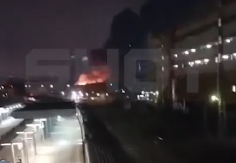 POŽAR OBUHVATIO VIŠESPRATNICU U MOSKVI, HELIKOPTER GASIO VATRU! Iz vatrene stihije spašeno 60 života! (VIDEO)