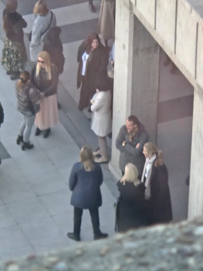 SAD JE SVE JASNO KAO DAN - OVO JE OPOZICIONI PROTEST! Evo ko se okupio ispred Palate pravde: Jasna veza tužilaca, Šolaka, opozicije, NVO...! (FOTO)