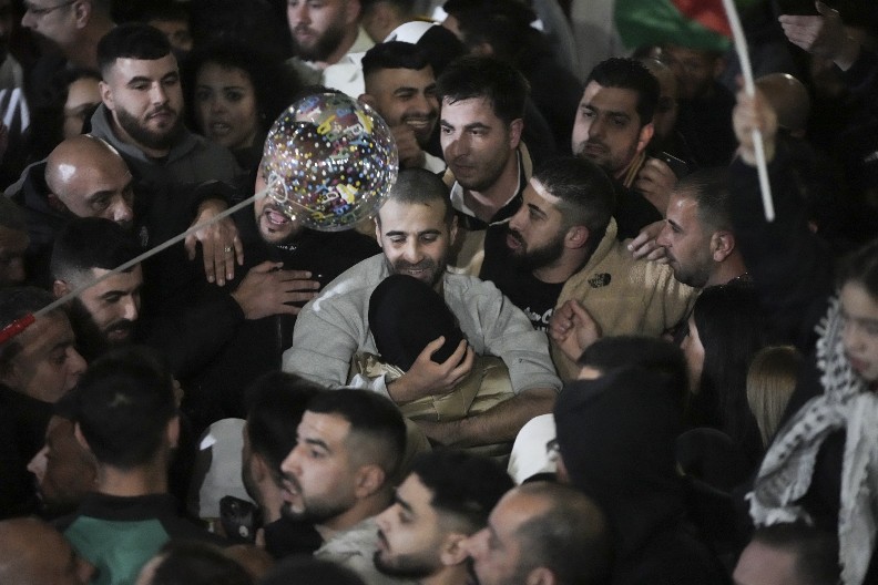 SLAVLJE NA ZAPADNOJ OBALI, PALESTINSKI ZATVORENICI NA SLOBODI! Otvara se i granični prelaz Rafa! (FOTO/VIDEO)