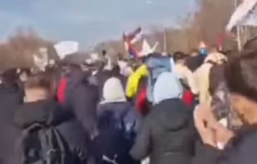 "JESU LI DALI TEBI PARE? NISU, REKLI SU VEČERAS" Karadžić objavio snimak studenata i postavio im SLEDEĆA pitanja (VIDEO)