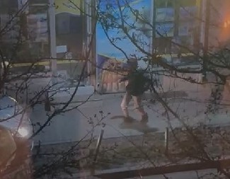 "URAĐEN" STUDENT U AKCIJI? Šta radi ovaj mladić u Novom Sadu?