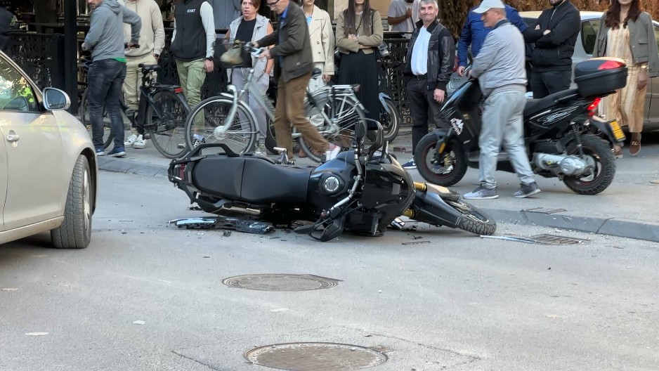 OBOREN DOSTAVLJAČ HRANE IZ PAKISTANA U CENTRU BEOGRADA Motociklista hitno prebačen na Urgentni