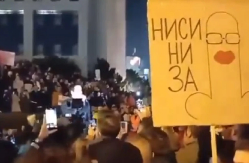 OPŠTA TUČA MEĐU GOVORNICIMA NA PROTESTU! Ivan Ivanović: Zoran Kesić nije deo nas! (VIDEO)