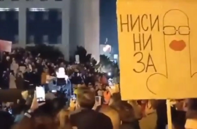 OPŠTA TUČA MEĐU GOVORNICIMA NA PROTESTU! Ivan Ivanović: Zoran Kesić nije deo nas! (VIDEO)