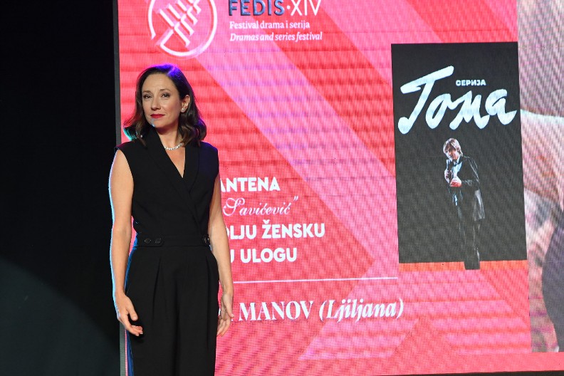 SMRŠALA 30 KILOGRAMA POSLE POROĐAJA, OVO POVRĆE JE STALNO JELA Glumica Paulina Manov se prepolovila, nije mnogo gladovala, ali se jednog saveta strogo pridržavala