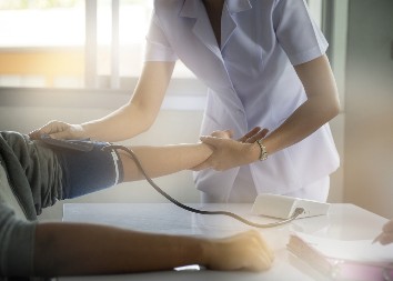 DODATNIH 8.000 DINARA ZA MEDICINSKE SESTRE Nova povećanja plata u zdravstvu – pogledajte ceo spisak