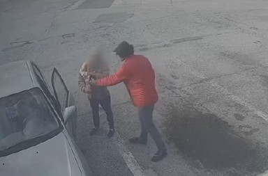 LOPOV OPLJAČKAO NEMOĆNU STARICU, OTEO JOJ DOBITAK NA LUTRIJI Udario je po ruci i pobegao, usledio je filmski preokret! (VIDEO)