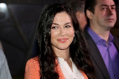 OVO JE MISTERIOZNI MUŽ MARIJE PETRONIJEVIĆ Krila ga je od očiju javnosti, a pre deset godina svi su brujali o njegovom potezu!