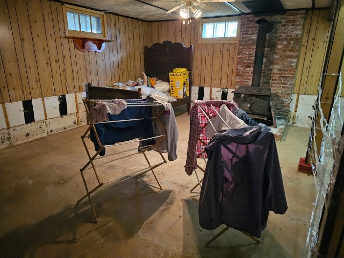 UPOZORENJE NAUČNIKA Sušenje mokrog veša u zatvorenom može izazvati teške posledice, evo ko je najugroženiji