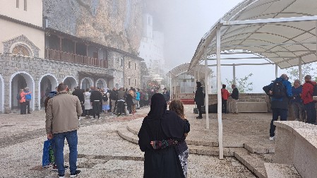 NA OSTROG SE IDE KADA TE POZOVE SVETI VASILIJE, A NE KAD TI SE PROHTE Ono što doživiš tamo noću, ostaje u sećanju zauvek