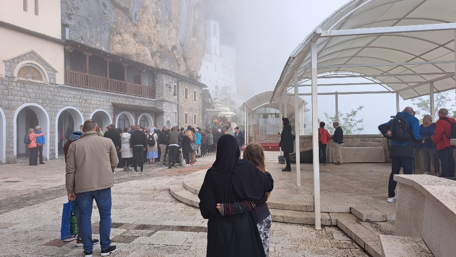 NA OSTROG SE IDE KADA TE POZOVE SVETI VASILIJE, A NE KAD TI SE PROHTE Ono što doživiš tamo noću, ostaje u sećanju zauvek