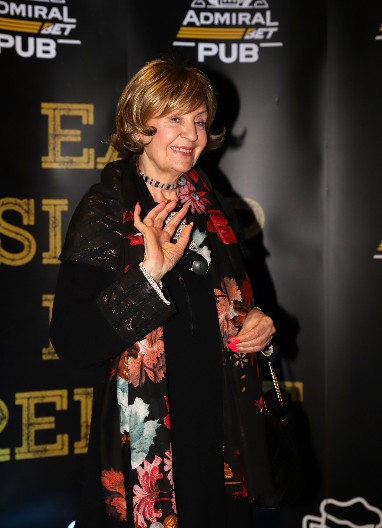 "NAJVEĆI ŠVALER NA ESTRADI, MENJAO IH JE PO PET ZA NOĆ" Lepa Lukić raskrinkala dugogodišnjeg kolegu