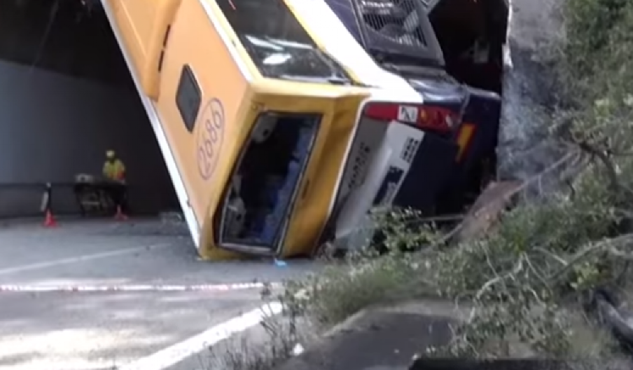 PREVRNUO SE AUTOBUS NA AUTO-PUTU U njemu oko 20 putnika! Haos u blizini Zagreba