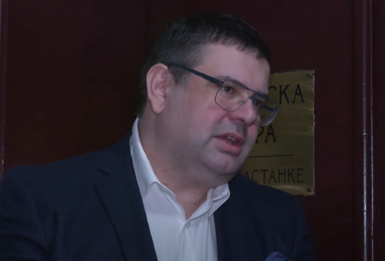 NISU MISLILI NI O ČEMU OSIM O SVOM REKLAMIRANJU Advokat podržao studente, ali dao ostavku zbog štrajka AKS, u ovome se nikako ne slažu