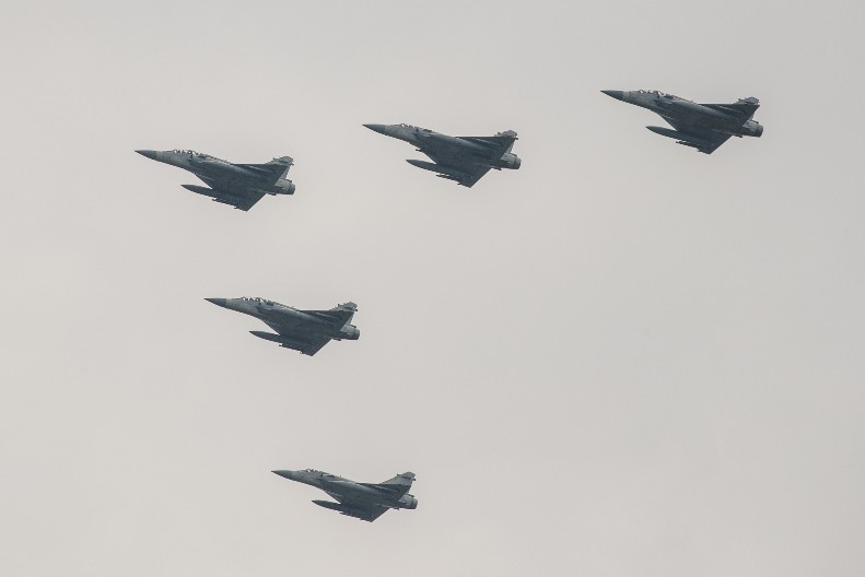 UKRAJINSKI PILOTI OBUČENI: Francuski lovci "miraž 2000" stigli u Ukrajinu