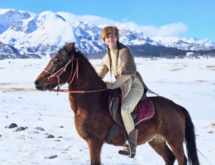 NOVOSAĐANKA ANA (19) MENJALA GRAD ZA PLANINU! Otišla na Durmitor i sa Bambijem hara nestvarnim predelima! (FOTO)