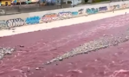 NAROD PANIČI "BACILI SU NAM VRADŽBINE, PROKLETSTI SMO" Reka Rimac pocrvenela kao da je od krvi, hitno se oglasili nadležni (VIDEO)