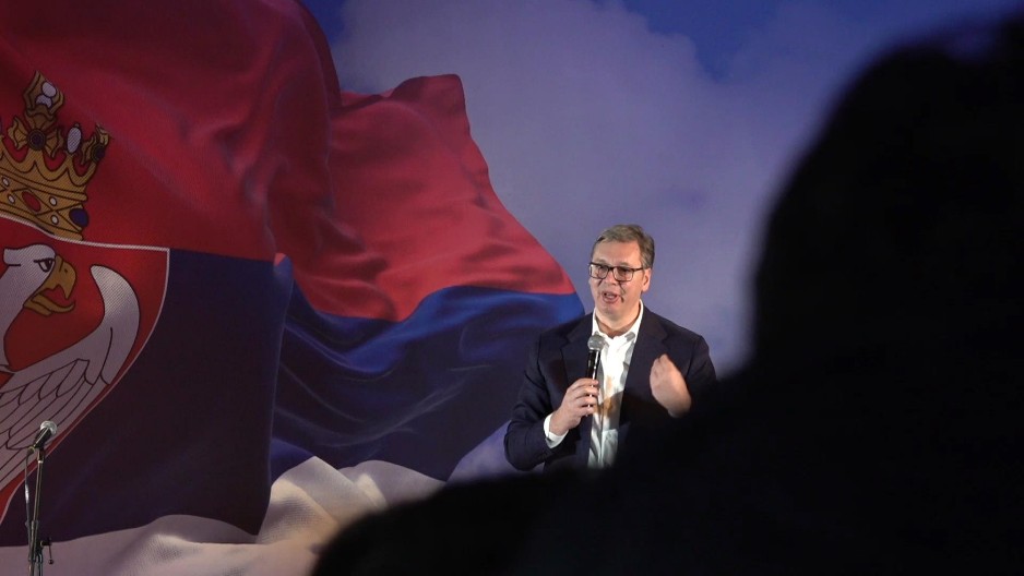 OPOZICIJA JAVNO POZIVA GRAĐANE NA NASILJE! Ucenjuju narod koji dolazi na tribinu SNS, prete im maltretiranjem! (FOTO)