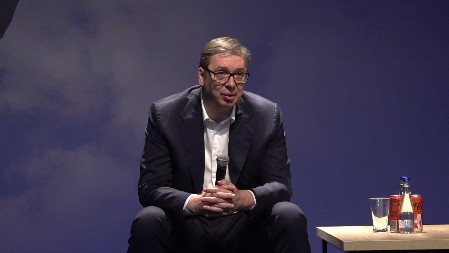 VUČIĆ SA GRAĐANIMA BANATA „Devet miliona evra samo za Čoku“