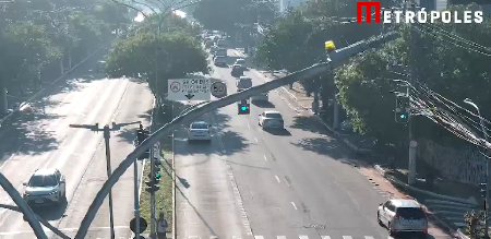 DVE OSOBE POTPUNO IZGORELE, AUTOBUS PROGUTALA VATRENA STIHIJA! Zabeležen momenat strave kada je avion udario u autobus! (FOTO/VIDEO)