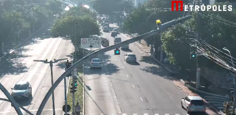 DVE OSOBE POTPUNO IZGORELE, AUTOBUS PROGUTALA VATRENA STIHIJA! Zabeležen momenat strave kada je avion udario u autobus! (FOTO/VIDEO)