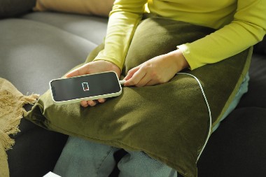 VATROGASCI UPOZORAVAJU DA OVO IZAZIVA POŽAR Greška prilikom punjenja telefona može biti kobna