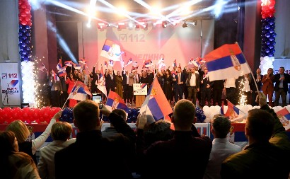 ZAVRŠNI MITING SRPSKE LISTE U ZVEČANU: Specijalni gost glumac Lazar Ristovski FOTO