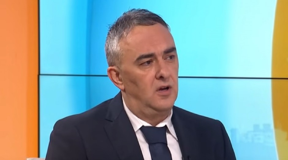 POZIVA NA ŠTRAJK, A NJEGOVA PRIVATNA ŠKOLA RADI SVE U 16! Roditelji besni: "Ako ne može da drži nastavu u školi, kako može u privatnoj?"