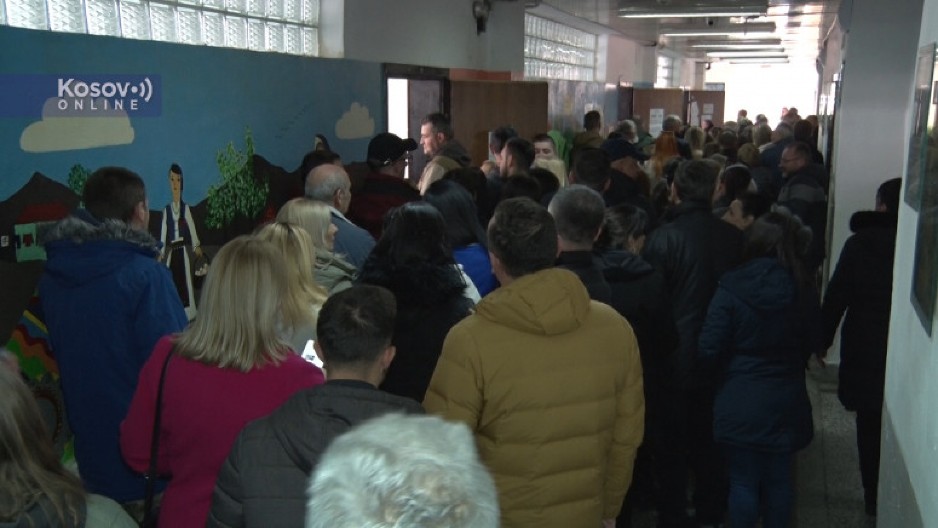 Gužve u poslepodnevnim satima na biračkim mestima u Štrpcu