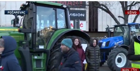 SVAKA ČAST VUČIĆU! Poljoprivrednici na proteste izveli najnovije traktore koje im je Vučić subvencionisao - od cena će vam se zavrteti u glavi!