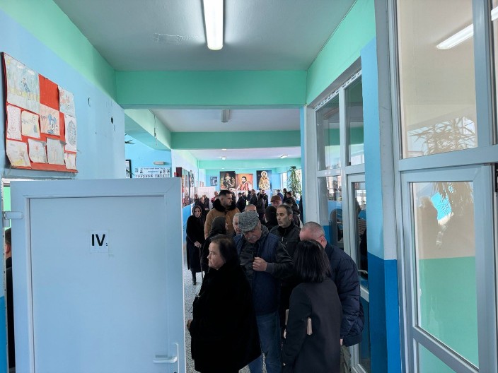 UDARNA VEST SA KiM Izlazne ankete pokazuju da nijedna partija neće moći sama da formira vladu