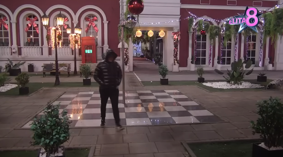 STEFANU KARIĆU SAOPŠTENA VEST O SMRTNOM SLUČAJU U DOMU Roni gorke suze, niko ne može da ga smiri, sve vreme radi jednu stvar (VIDEO)