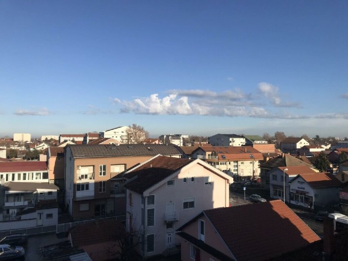 "NE MOŽEMO OKA DA SKLOPIMO CELE NOĆI!" Komšija iz pakla teroriše stanare u Subotici - policija za 24 časa 3 PUTA REAGOVALA!