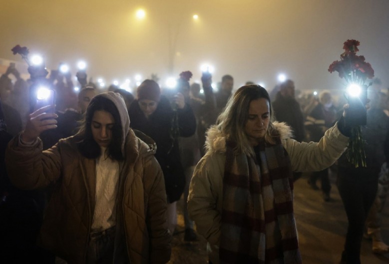 GRCI NA ULICAMA, NOSE IKONE Neprekidno se mole da ih ne zadesi isto